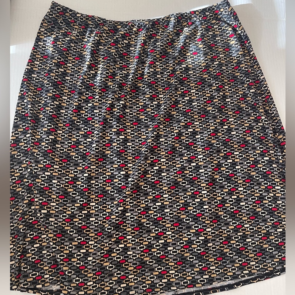 Knee length skirt - pretty!!